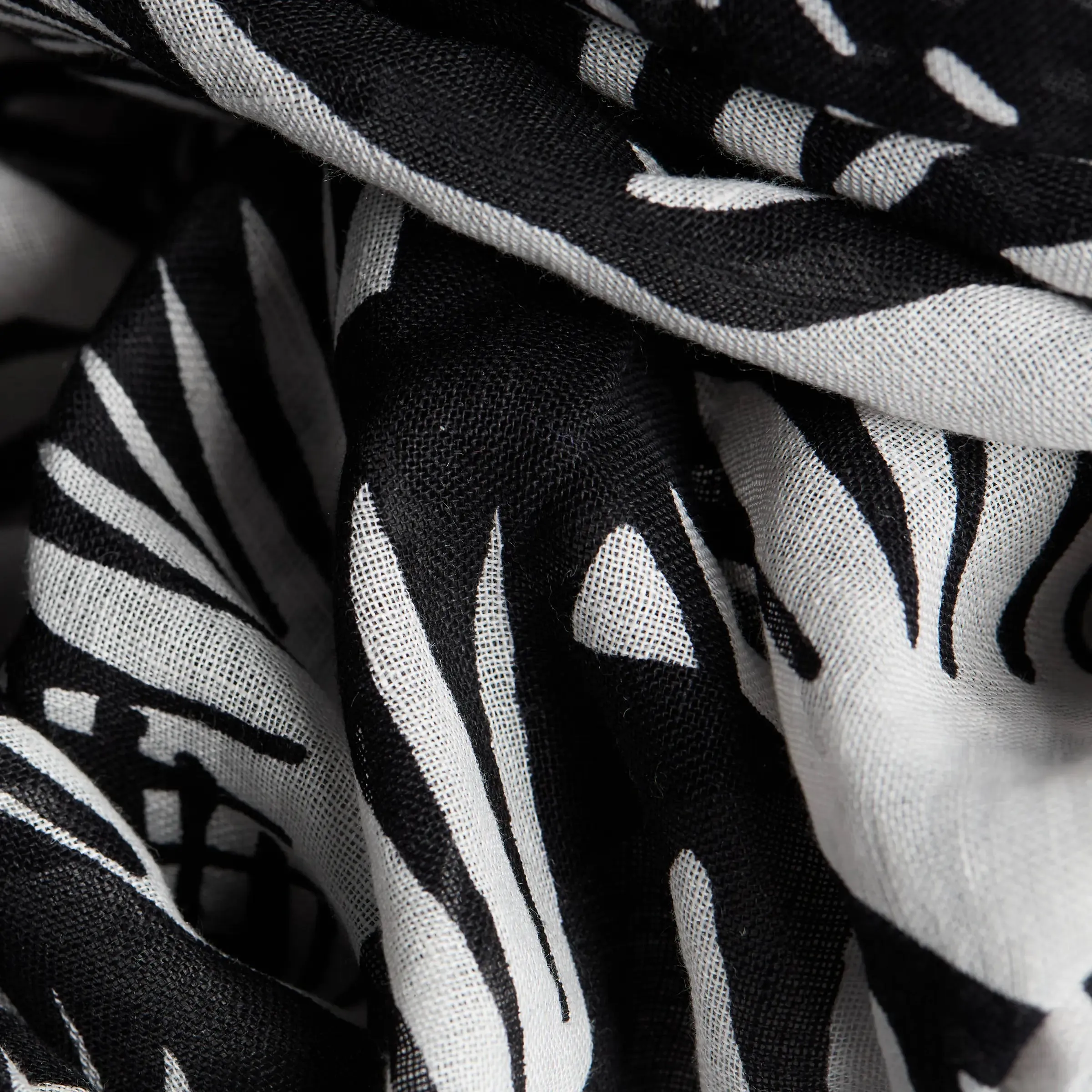 Dufy Scarf in Black - Inoui Editions
