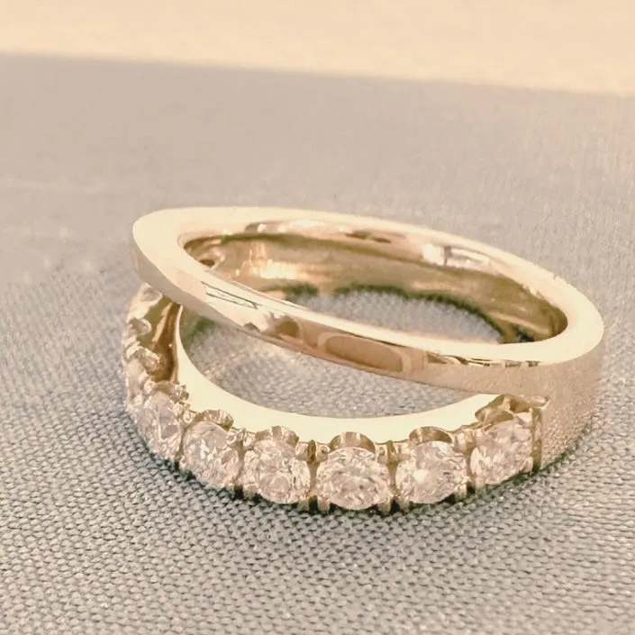 Mosel split band diamond ring
